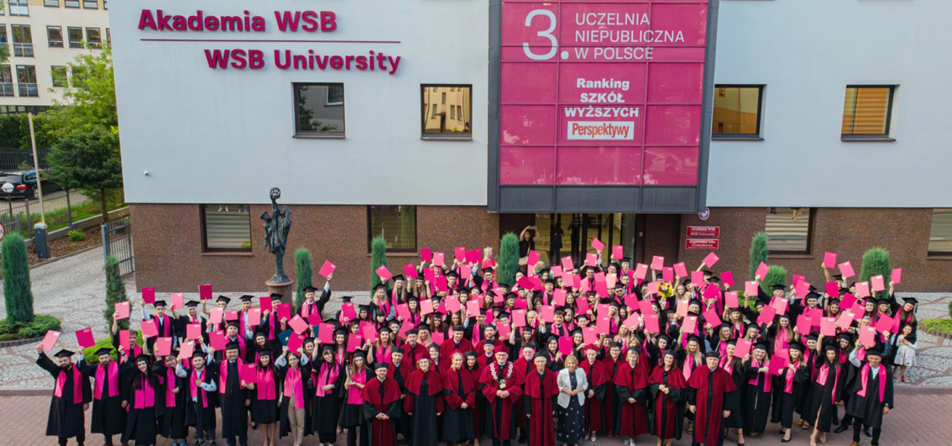 tło: Stowarzyszenie Absolwentów i Studentów Akademii WSB